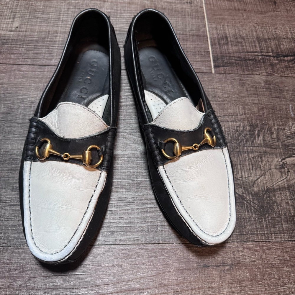 Gucci Men's Horsebit 1953 Leather Loafers in black and white. - Picture 8 of 9